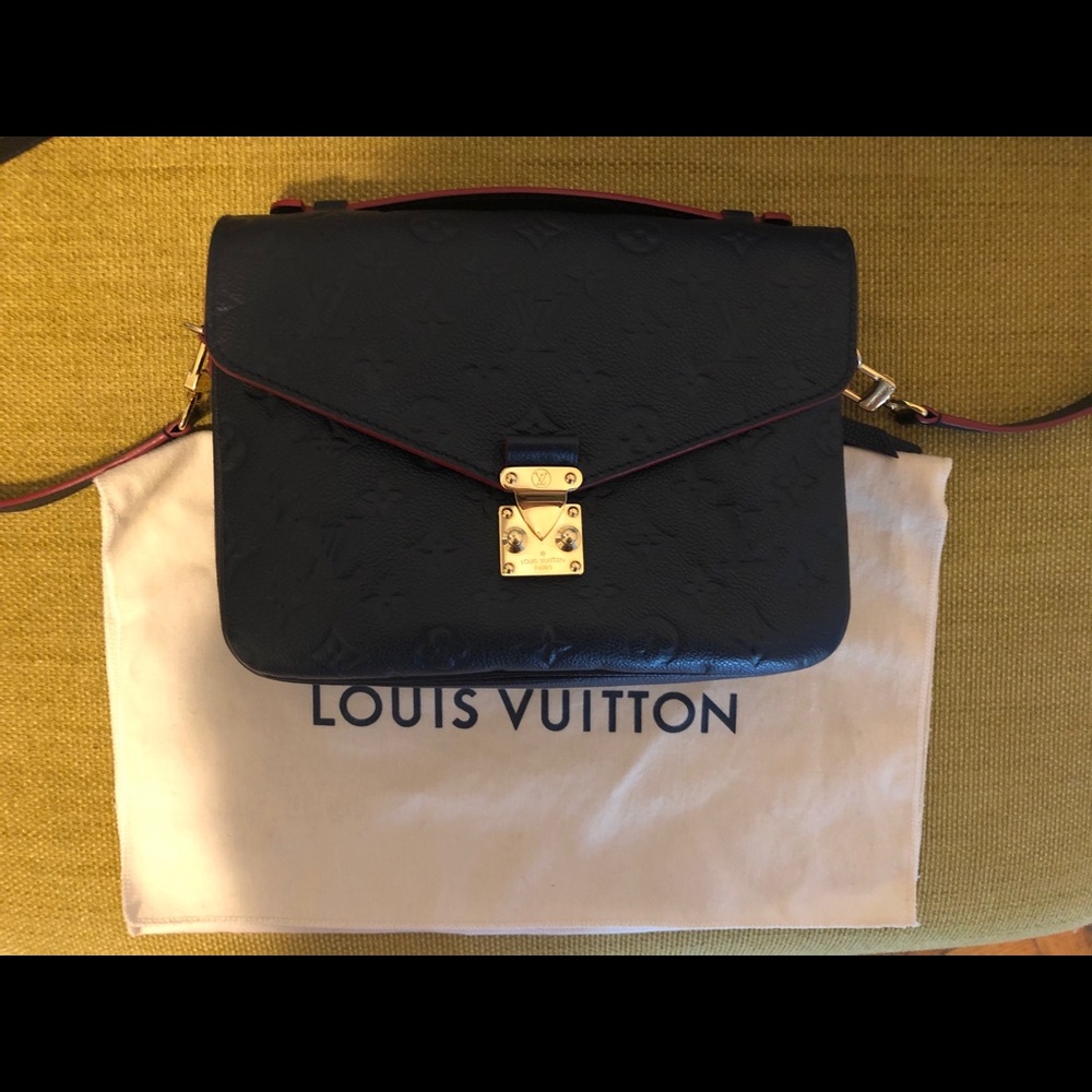 ❌❌SOLD❌❌ Louis Vuitton Pochette Metis Marine Rouge